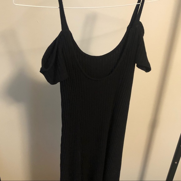 Off-Shoulder Black Dress - Picture 3 of 4